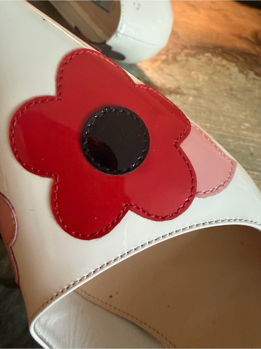 PRADA White patent leather flower PUMPS 39-1/2, Archival! excellent condition - Picture 5 of 8